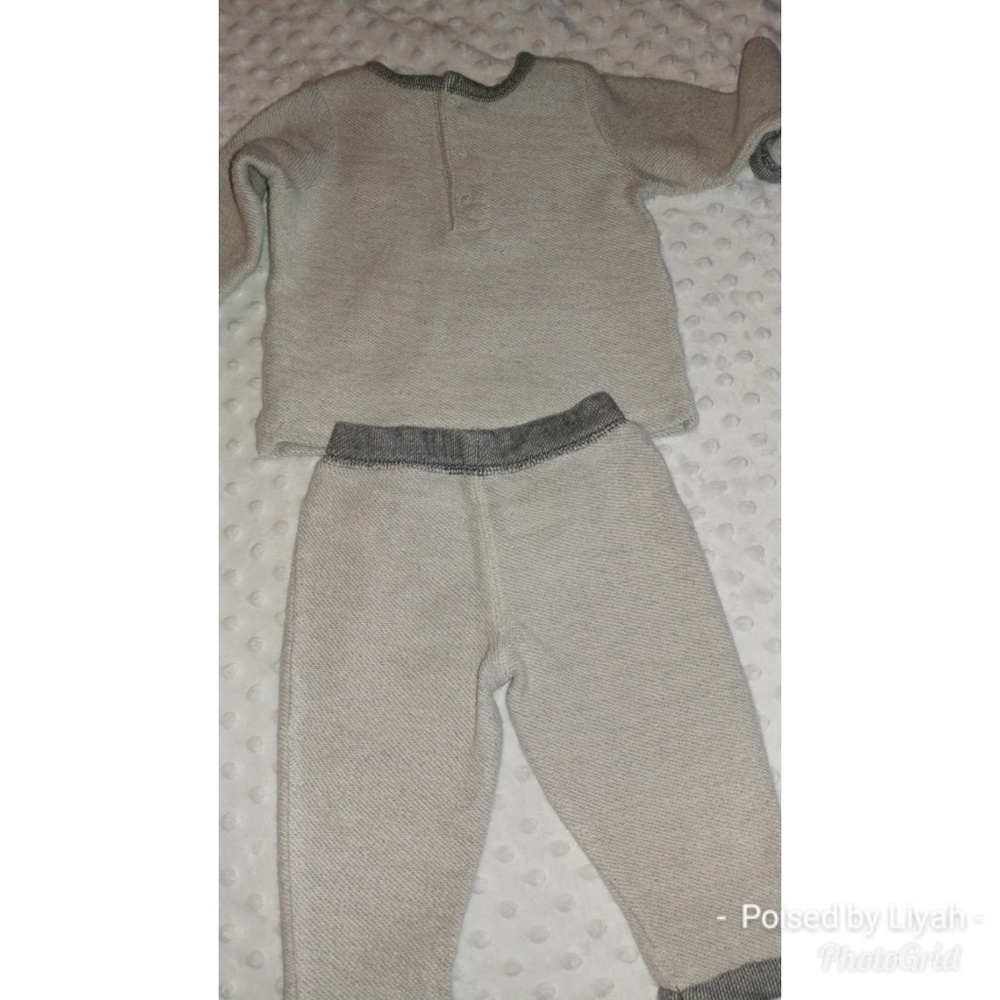 Carter's 2- piece grey set 9 Months - Picture 4 of 4